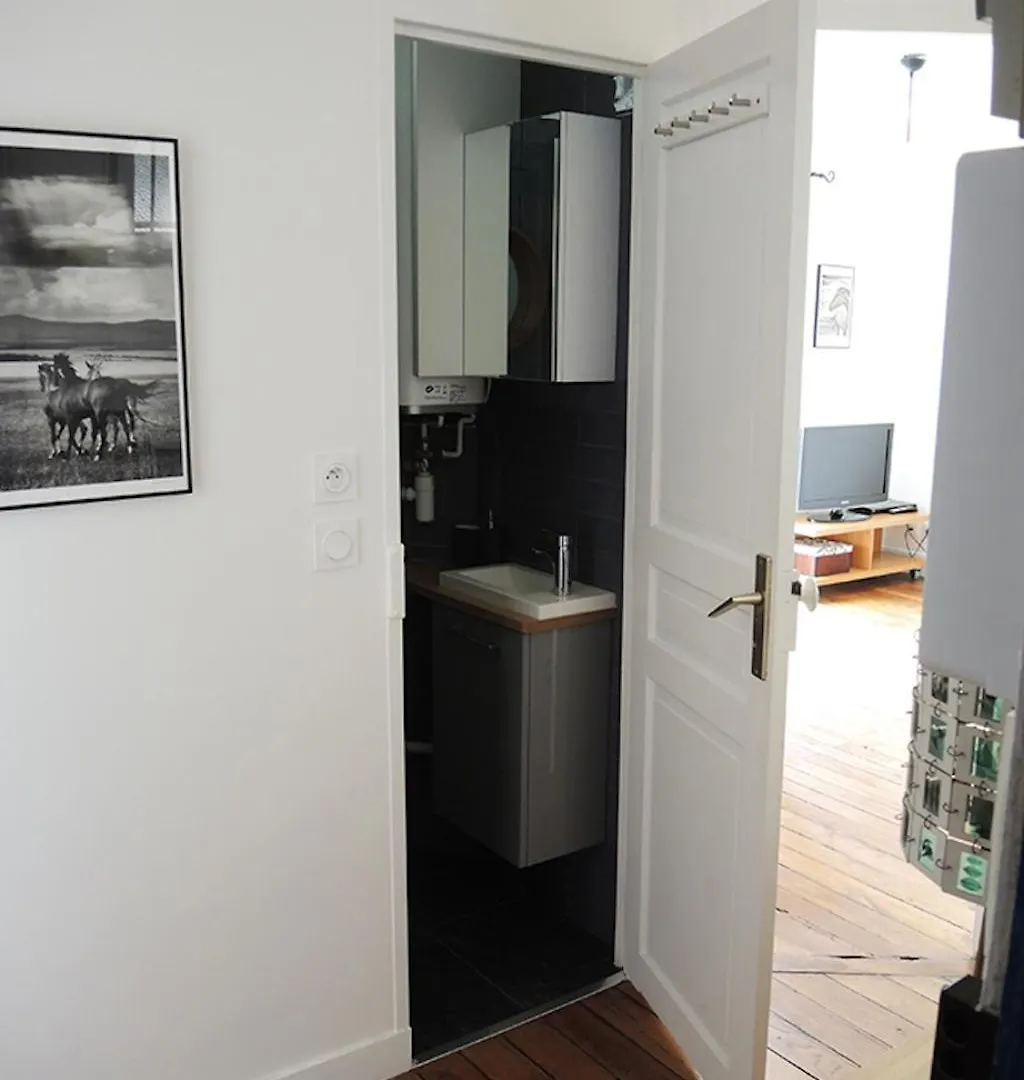 Private Room With Bathroom In Sunny Flat Paris