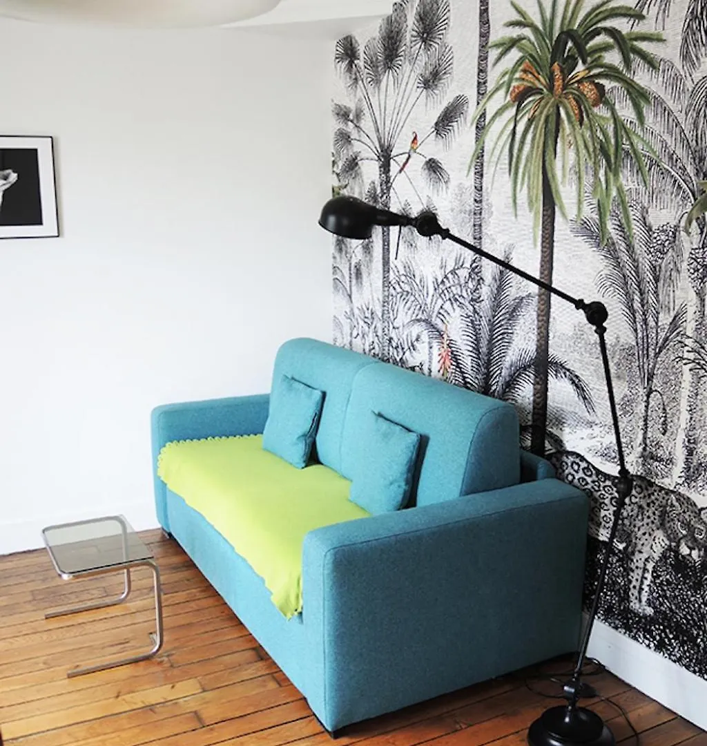 Private Room With Bathroom In Sunny Flat Paris