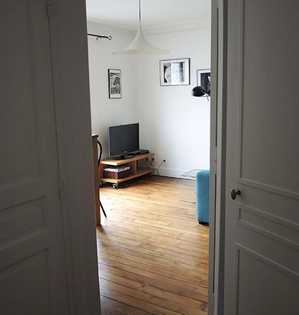 Homestay Private Room With Bathroom In Sunny Flat Paris France