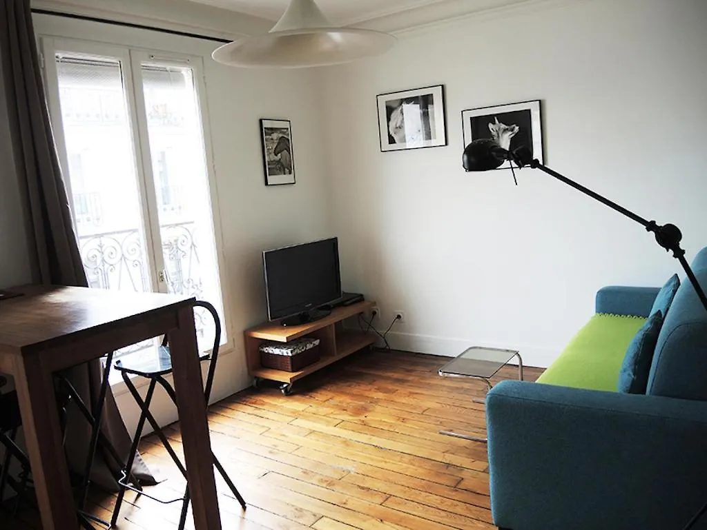 Homestay Private Room With Bathroom In Sunny Flat Paris