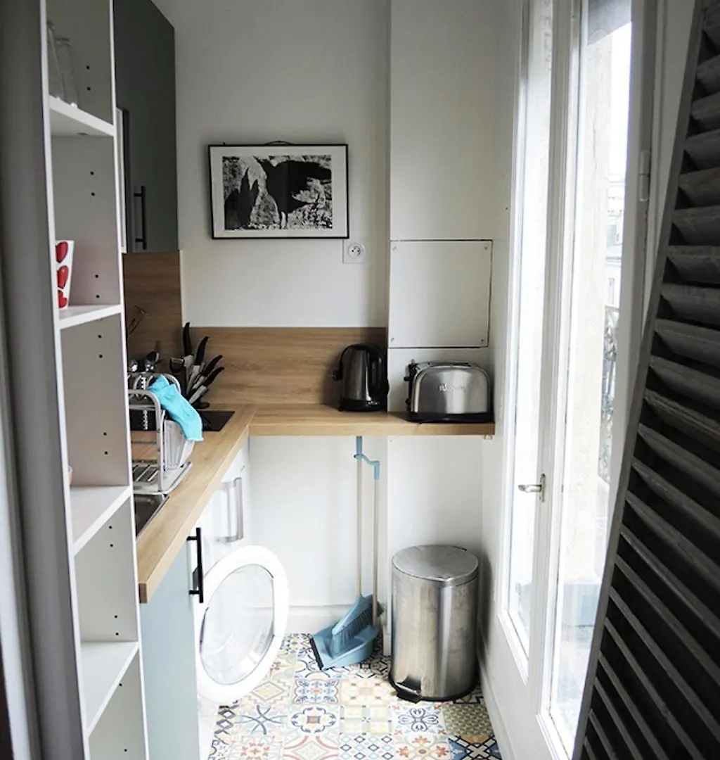 Homestay Private Room With Bathroom In Sunny Flat Paris France