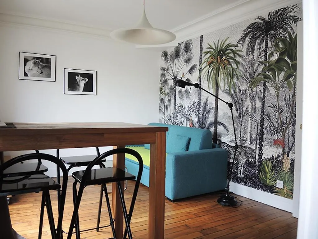 Private Room With Bathroom In Sunny Flat Paris